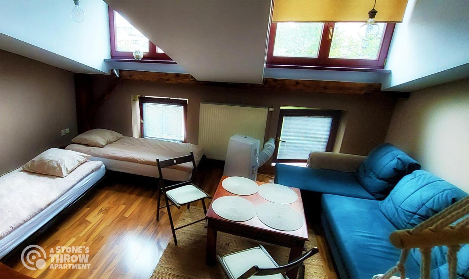 A Stone'S Throw Apartment Krakow Luaran gambar