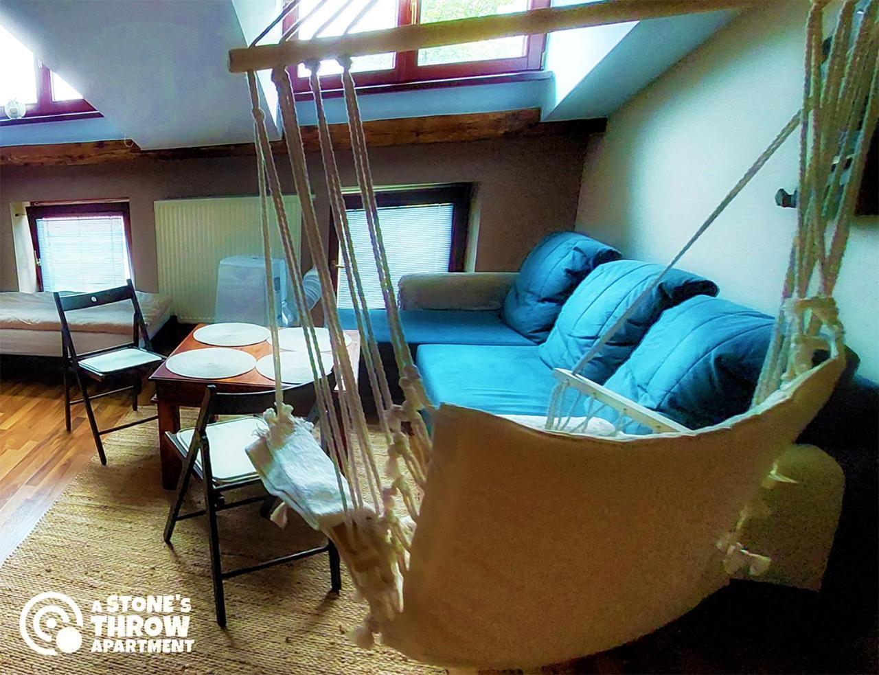 A Stone'S Throw Apartment Krakow Luaran gambar