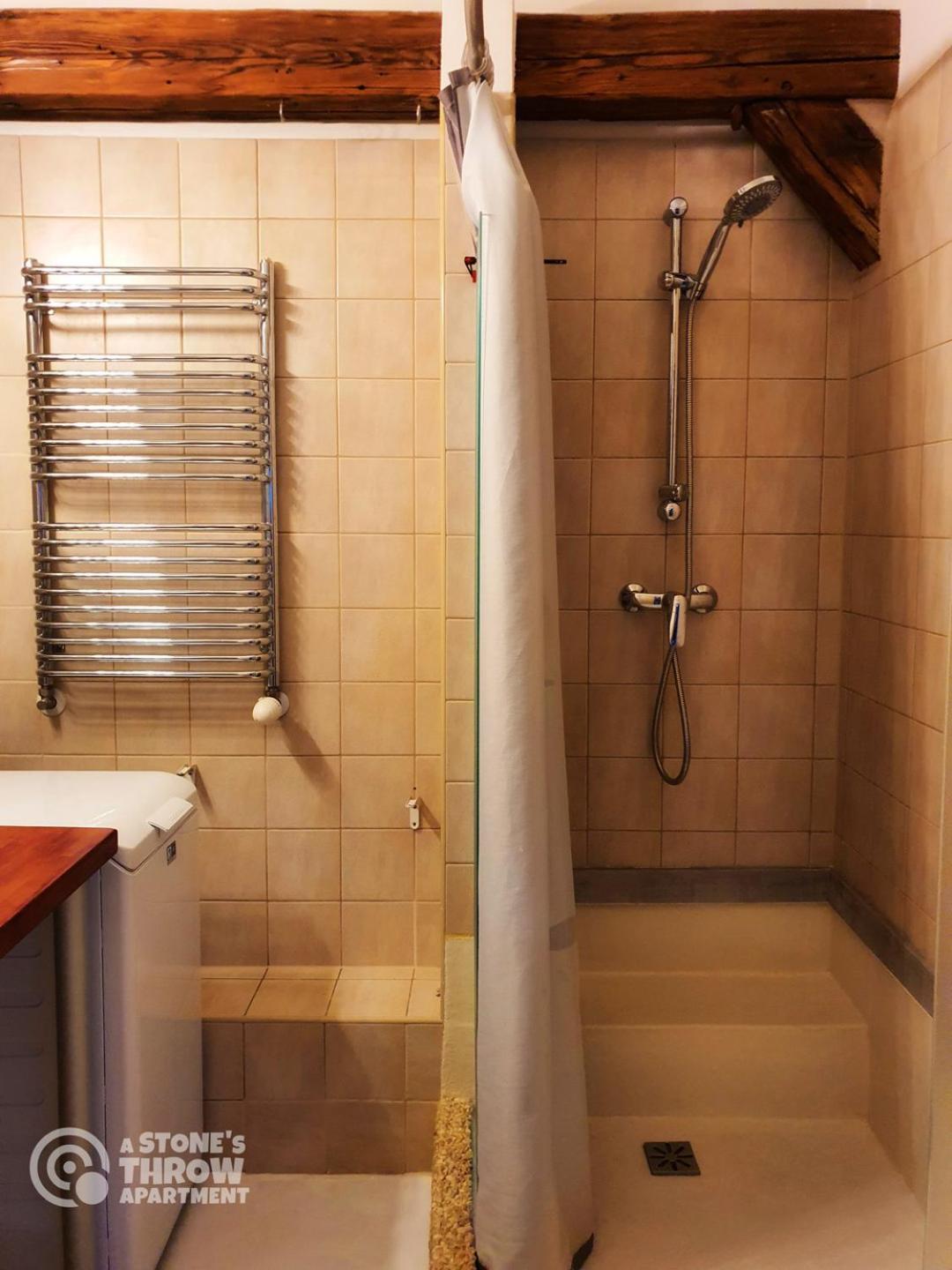A Stone'S Throw Apartment Krakow Luaran gambar